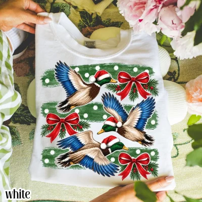 Christmas Mallard Duck Sweatshirt, Preppy Waterfowl Sweater Retro Striped Flying Ducks Pullover Outdoors Hunting Nature Xmas Crewneck